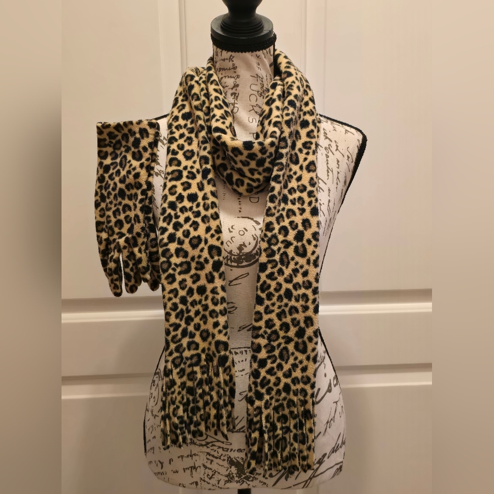 Old Navy Fleece Scarf & Mittens Tan w/ Brown & Black Leopard Print S/M NWOT
